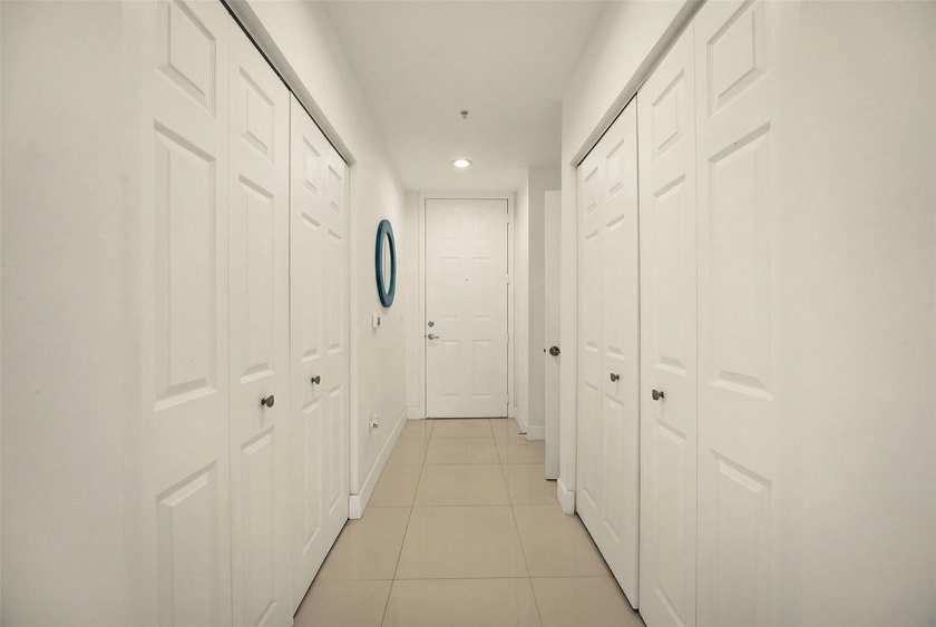 Updated 2BR/2BA corner residence with high ceilings, bright open - photo 8