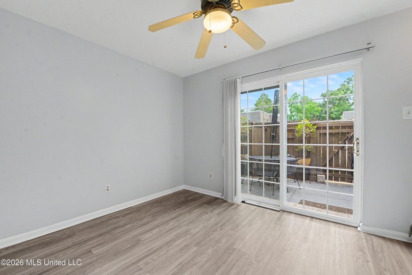LOCATION LOCATION LOCATION! Move-in ready condo in the heart of - photo 10