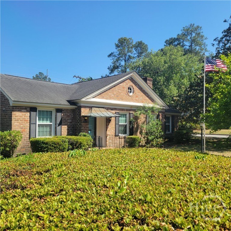 This Savannah Classic Beauty is an All-American Home in the - photo 3