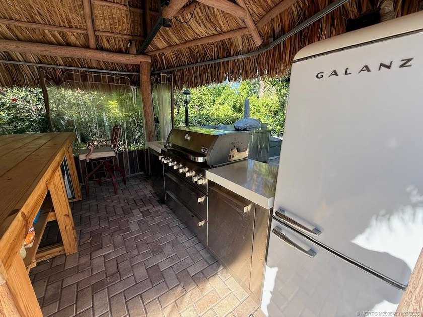This extra-large 3,902 sq. ft. lot offers the ultimate in - photo 6