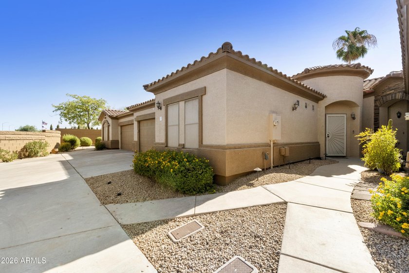 Move right into this beautifully maintained, fully furnished - photo 2