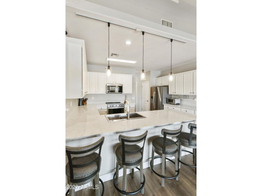 Move right into this beautifully maintained, fully furnished - photo 7