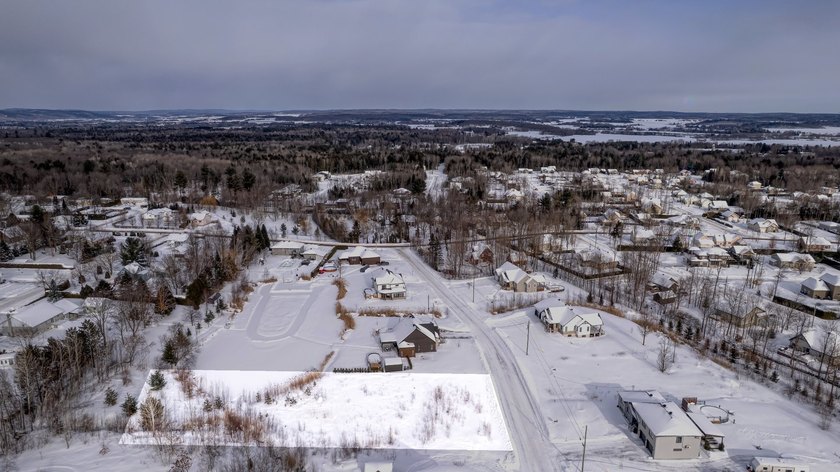 Magnifique terrain constructible de 47 631 pi2 (4 426 m2) - photo 5
