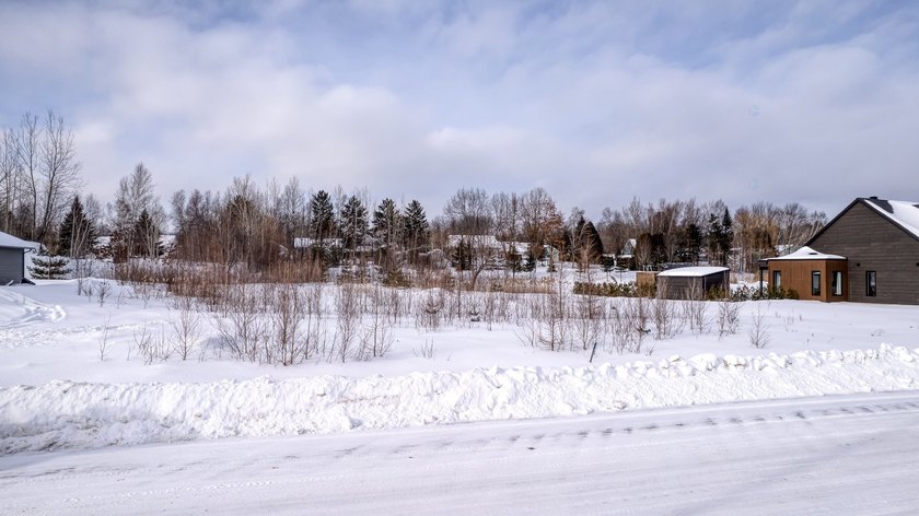 Magnifique terrain constructible de 47 631 pi2 (4 426 m2) - photo 6