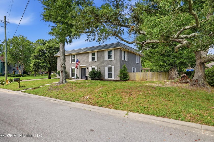 Welcome to 2553 Mercedes Drive, where timeless elegance meets - photo 4