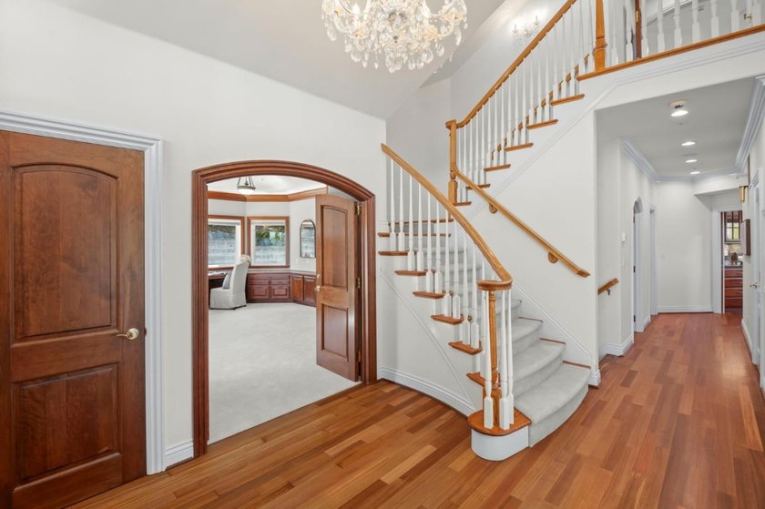 Knoll top estate boasts panoramic views! Wheelchair - photo 11