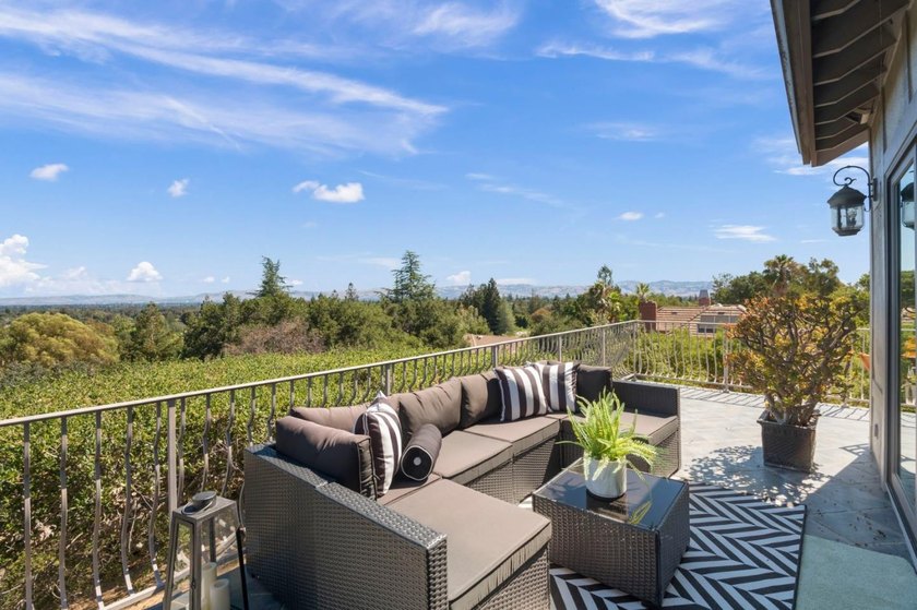 Knoll top estate boasts panoramic views! Wheelchair - photo 19