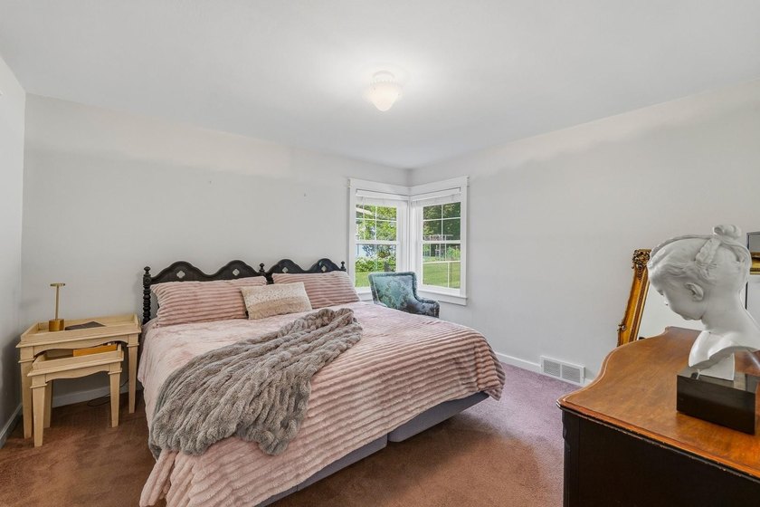 Meticulously cared for home with partial waterviews of Green - photo 19