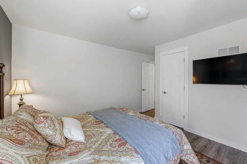 Meticulously cared for home with partial waterviews of Green - photo 26