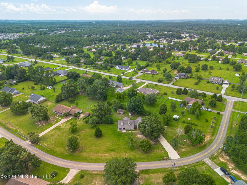 Welcome to your own private retreat in the highly desirable - photo 6