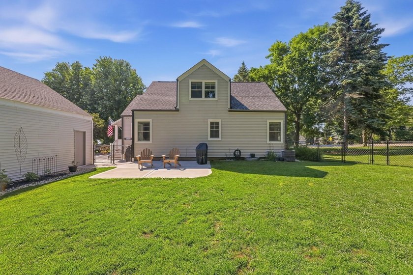Meticulously cared for home with partial waterviews of Green - photo 37