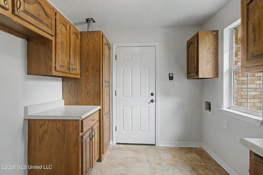 Welcome to your own private retreat in the highly desirable - photo 10