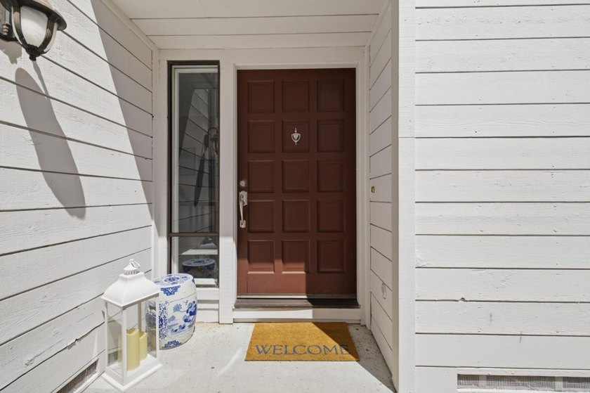 Welcome to 405 Clearview Drive! This thoughtfully updated - photo 4