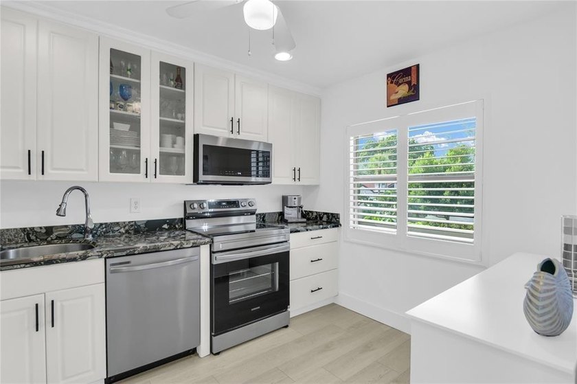 FURNISHED LAKEFRONT CORNER UNIT CONDO in the desirable Cypresses - photo 10