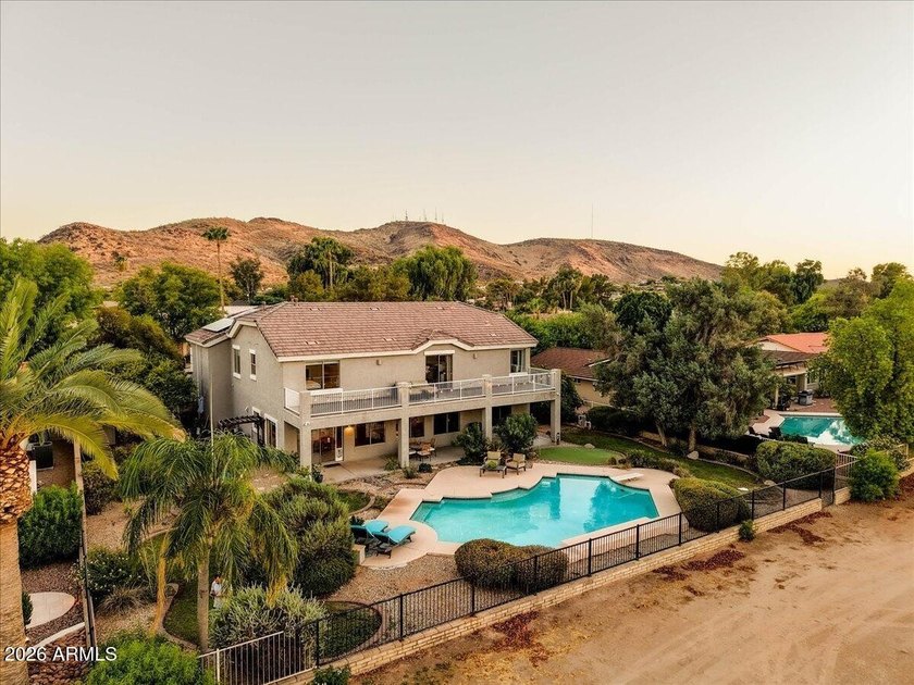 GREAT LOCATION + LARGE GOLF COURSE LOT! Situated on the 4th - photo 2
