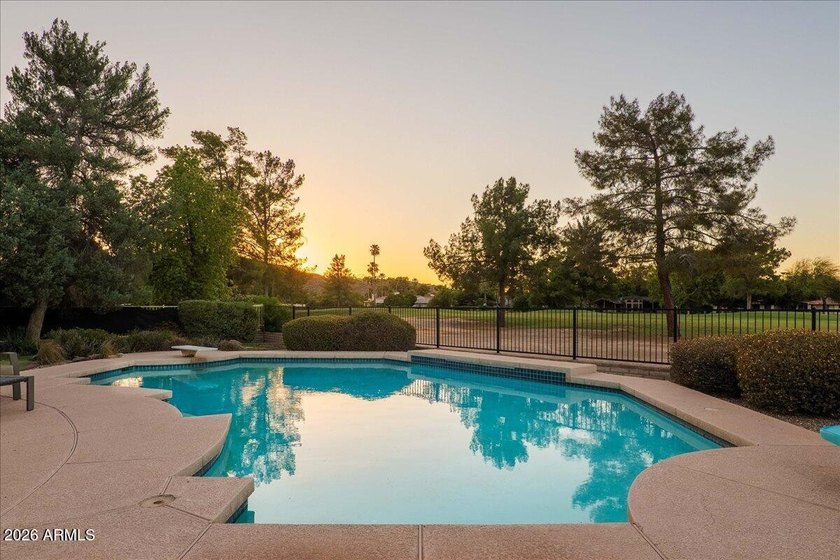 GREAT LOCATION + LARGE GOLF COURSE LOT! Situated on the 4th - photo 9