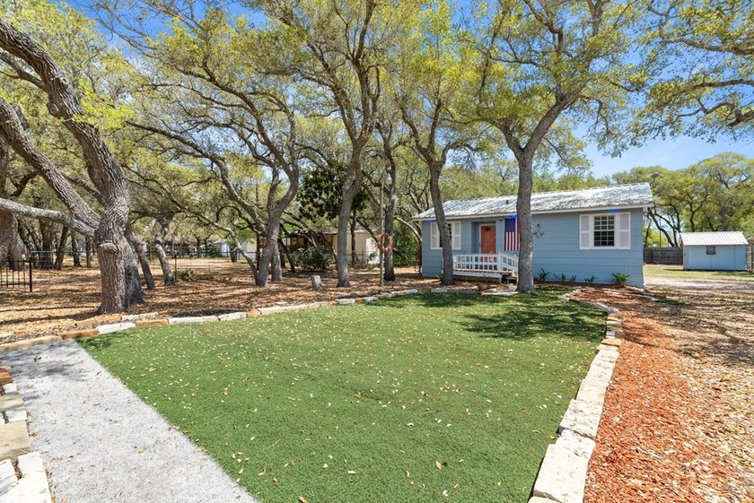 Affordable, adorable, and available - this fully furnished gem - photo 3