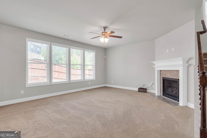 Beautifully maintained and freshly painted two-story home with a - photo 6