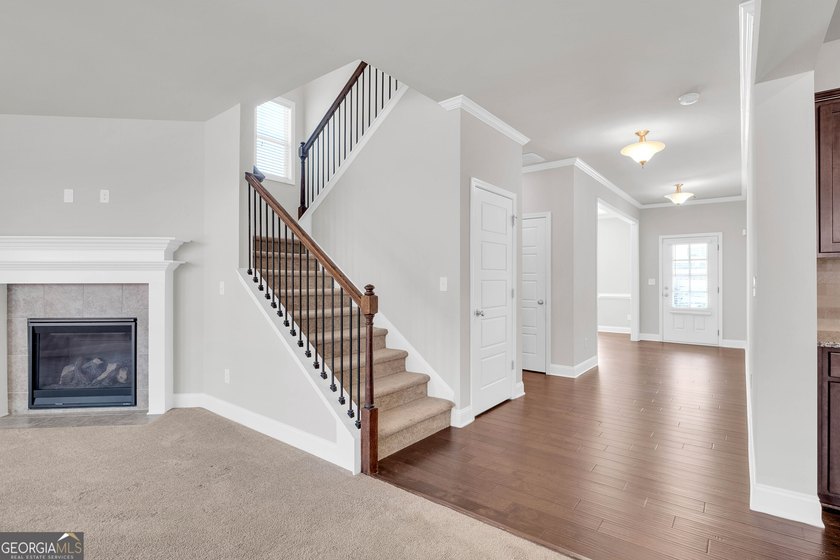 Beautifully maintained and freshly painted two-story home with a - photo 7