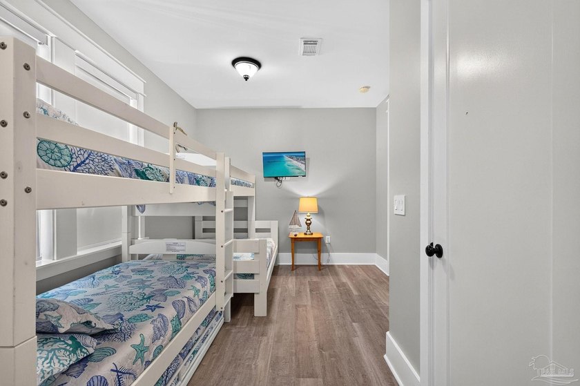 Canal-front, fully furnished 5BR/4.5BA beach home sleeps 17 and - photo 37