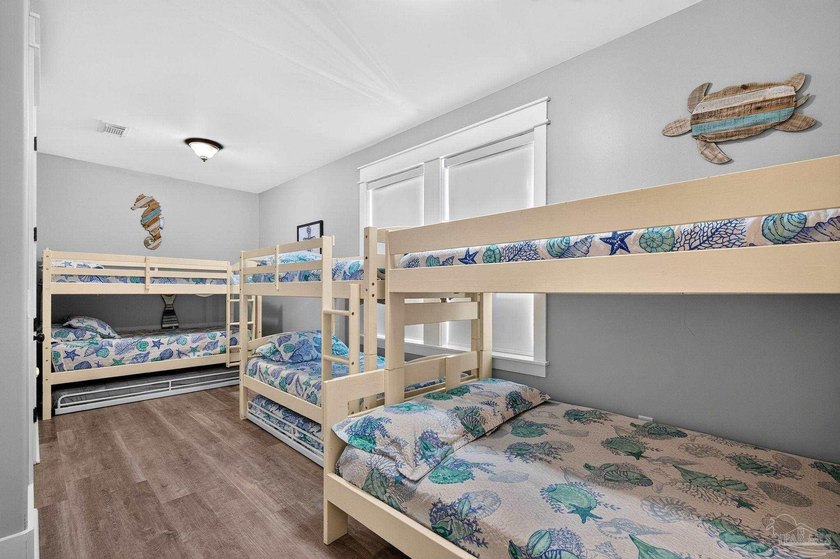 Canal-front, fully furnished 5BR/4.5BA beach home sleeps 17 and - photo 38