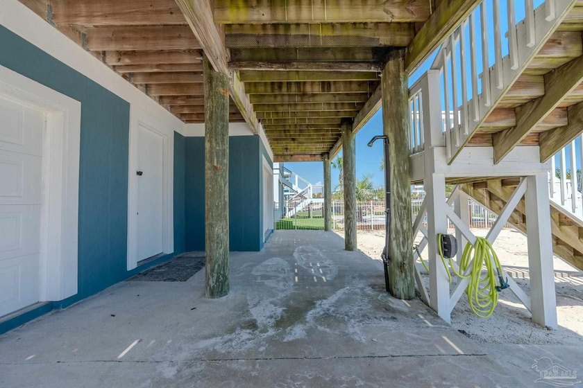 Canal-front, fully furnished 5BR/4.5BA beach home sleeps 17 and - photo 45