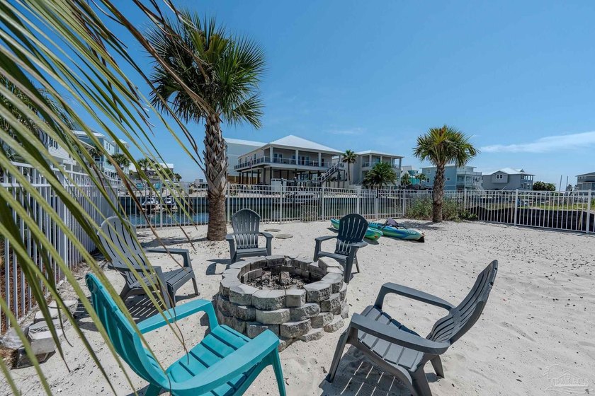 Canal-front, fully furnished 5BR/4.5BA beach home sleeps 17 and - photo 46