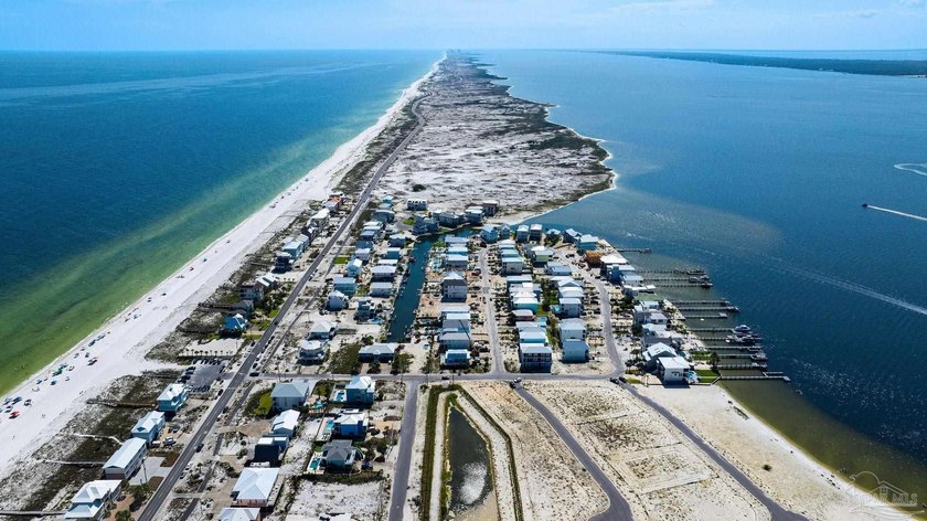 Canal-front, fully furnished 5BR/4.5BA beach home sleeps 17 and - photo 50