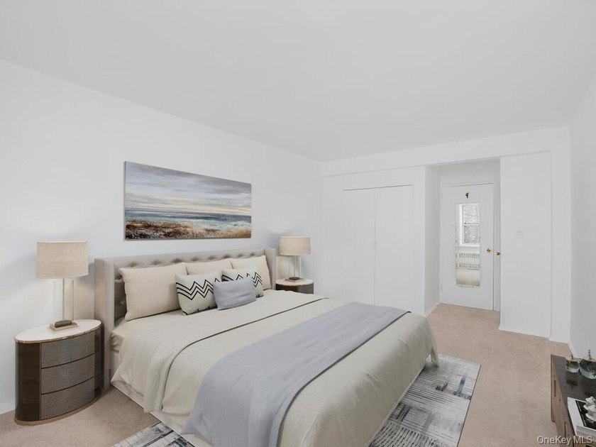 Immaculate Move In ready 1Bedroom 1 Bath Co-op unit with tons of - photo 4