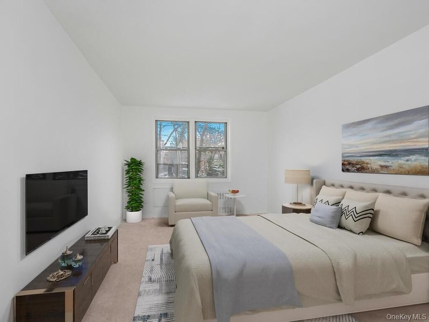Immaculate Move In ready 1Bedroom 1 Bath Co-op unit with tons of - photo 5
