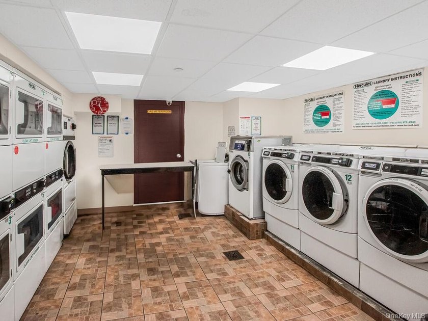 Immaculate Move In ready 1Bedroom 1 Bath Co-op unit with tons of - photo 8