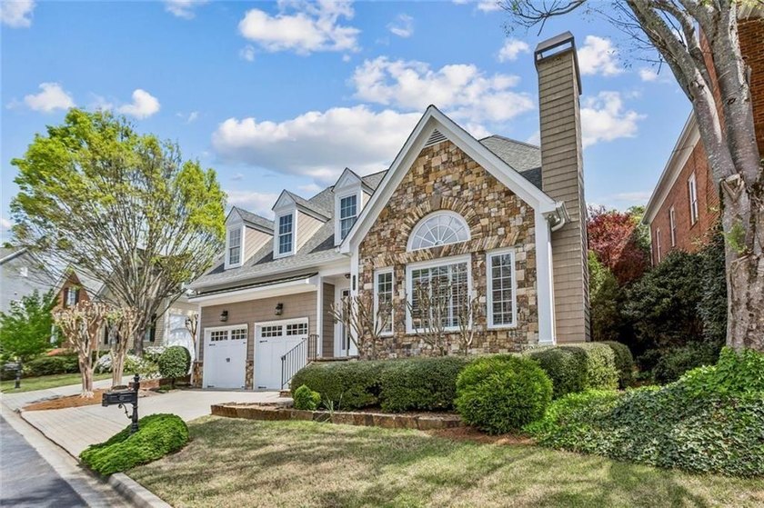 Wonderful cluster home located in popular 2000 Paces Ferry - photo 2