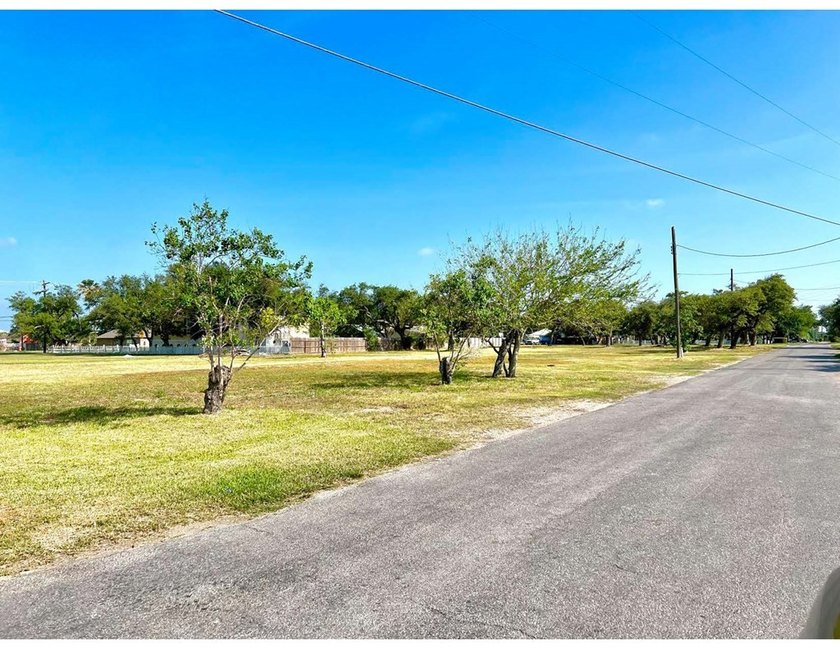 This is a very unique opportunity for a mixed used development - photo 5