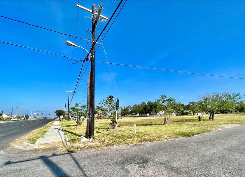 This is a very unique opportunity for a mixed used development - photo 6