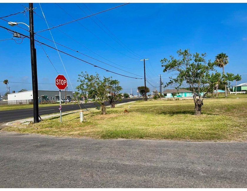This is a very unique opportunity for a mixed used development - photo 8