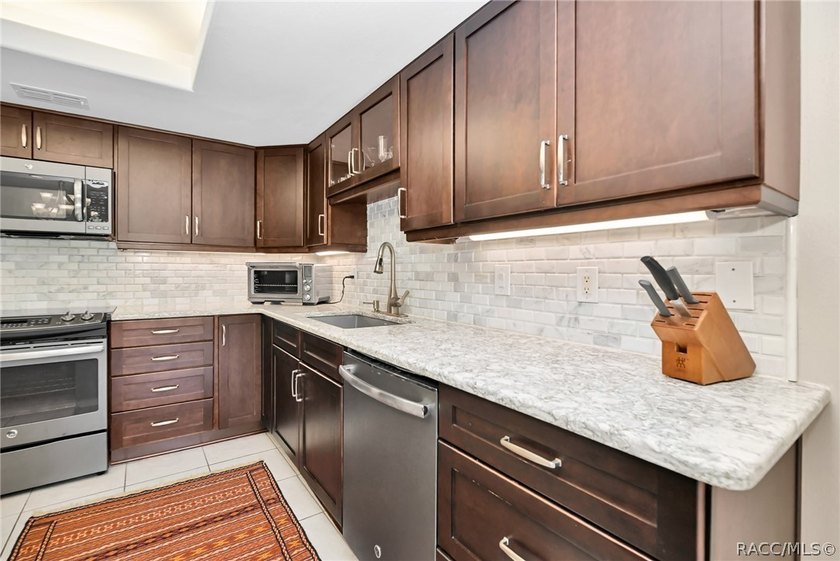 Everything is beautifully updated in this 2-bedroom, 2 bath - photo 9