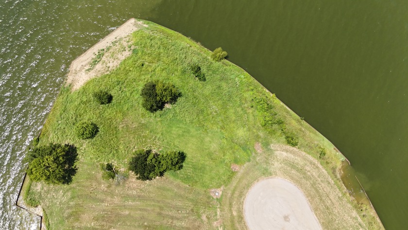 1.16 Acre Lot on Waterfront Peninsula on RC Lake! - photo 24