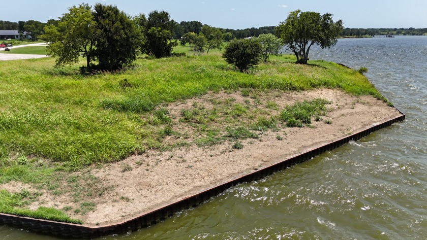 1.16 Acre Lot on Waterfront Peninsula on RC Lake! - photo 18