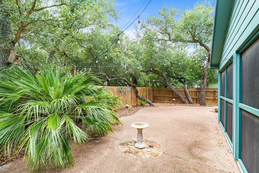 Now is your chance to own this beautifully maintained 2 bedroom - photo 19