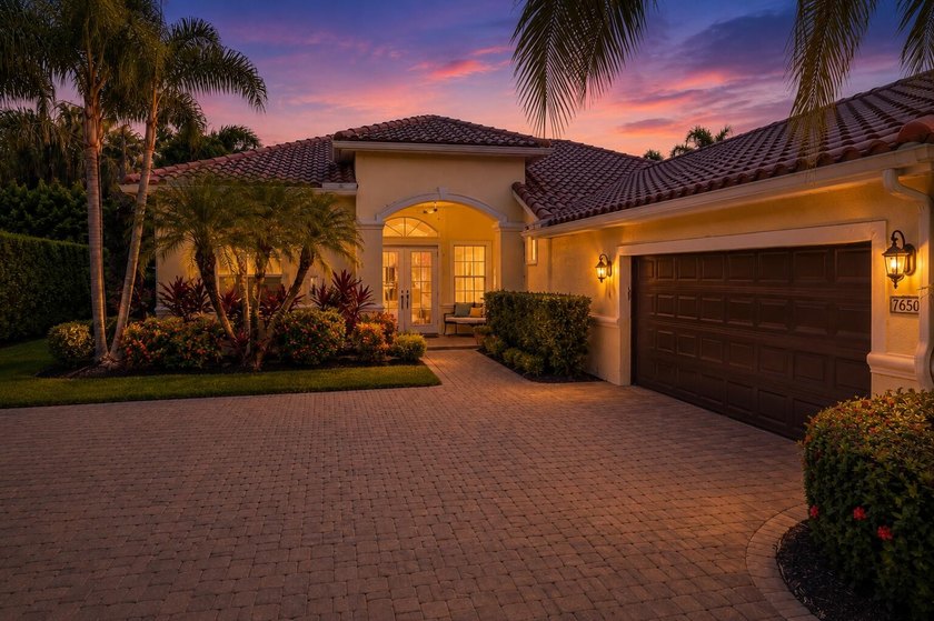 Welcome to this single-story waterfront residence in the - photo 2