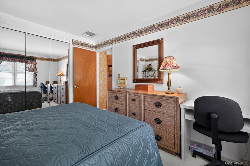Located on a lovely, quiet street in Northwest Yonkers, this - photo 24