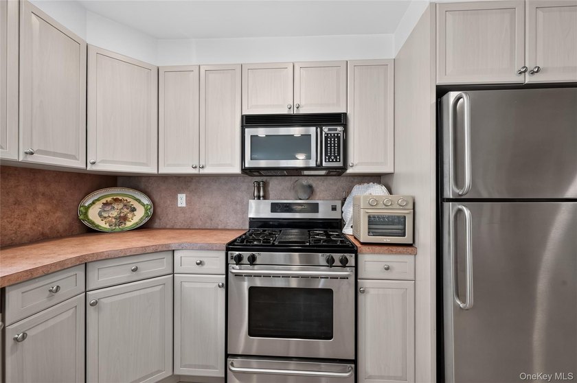 Located on a lovely, quiet street in Northwest Yonkers, this - photo 29