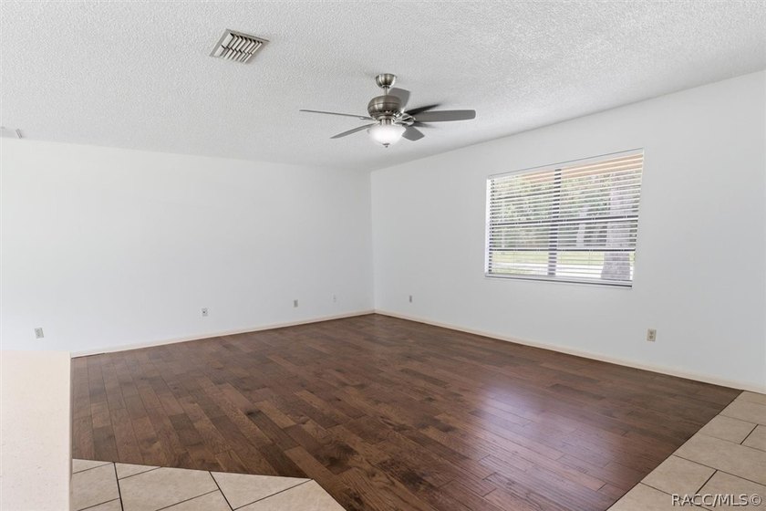 Discover comfortable Florida living in this 2-bedroom - photo 8