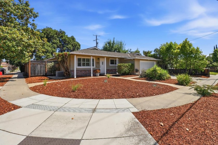 Live at the center of Silicon Valley without giving up the - photo 2
