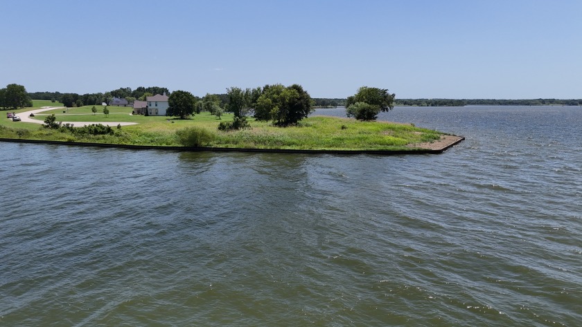 1.16 Acre Lot on Waterfront Peninsula on RC Lake! - photo 12