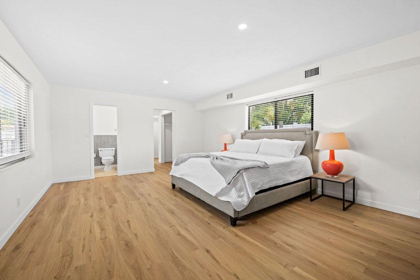 Welcome to this beautifully updated 3-bedroom, 2-bath residence - photo 4