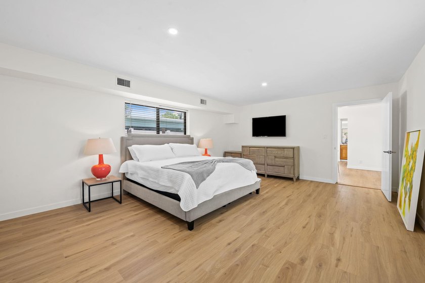 Welcome to this beautifully updated 3-bedroom, 2-bath residence - photo 5