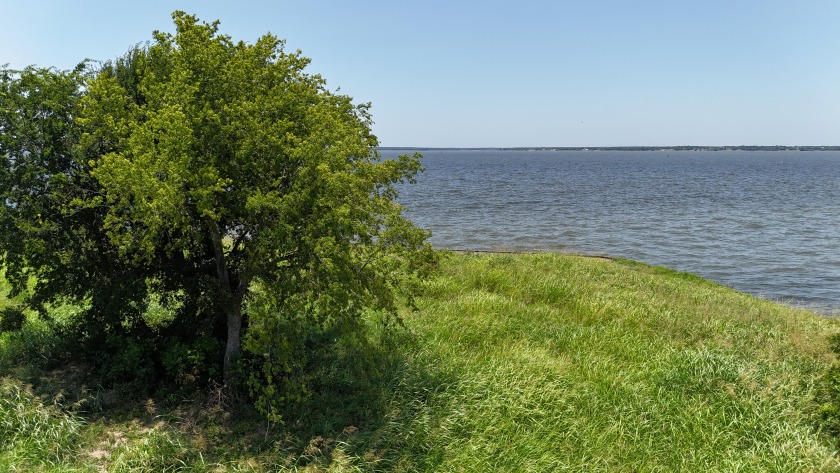 1.16 Acre Lot on Waterfront Peninsula on RC Lake! - photo 25
