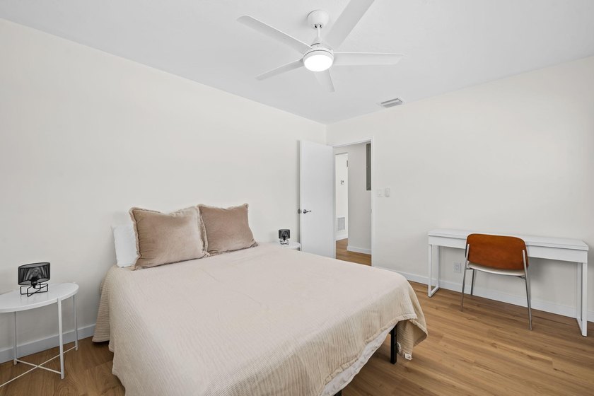 Welcome to this beautifully updated 3-bedroom, 2-bath residence - photo 7