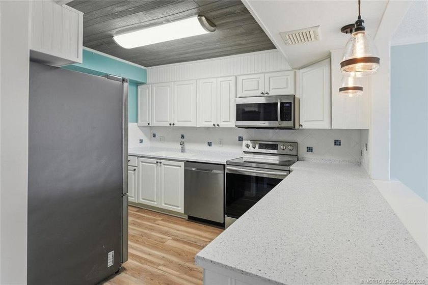 BOATER'S DELIGHT! Experience waterfront living with wide views - photo 10